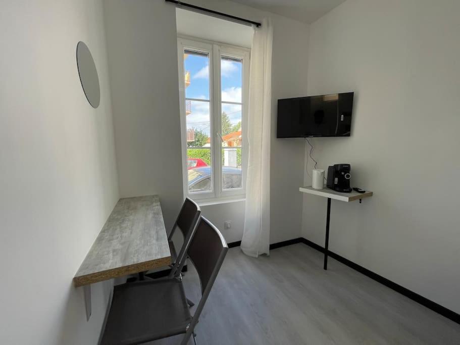 Studio A2 18M2 Cosy 5Minutes Gare Parking Gratuit Rue De La Mure Roanne Bagian luar foto