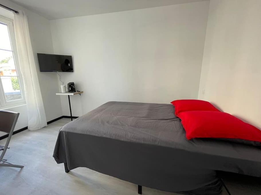 Studio A2 18M2 Cosy 5Minutes Gare Parking Gratuit Rue De La Mure Roanne Bagian luar foto