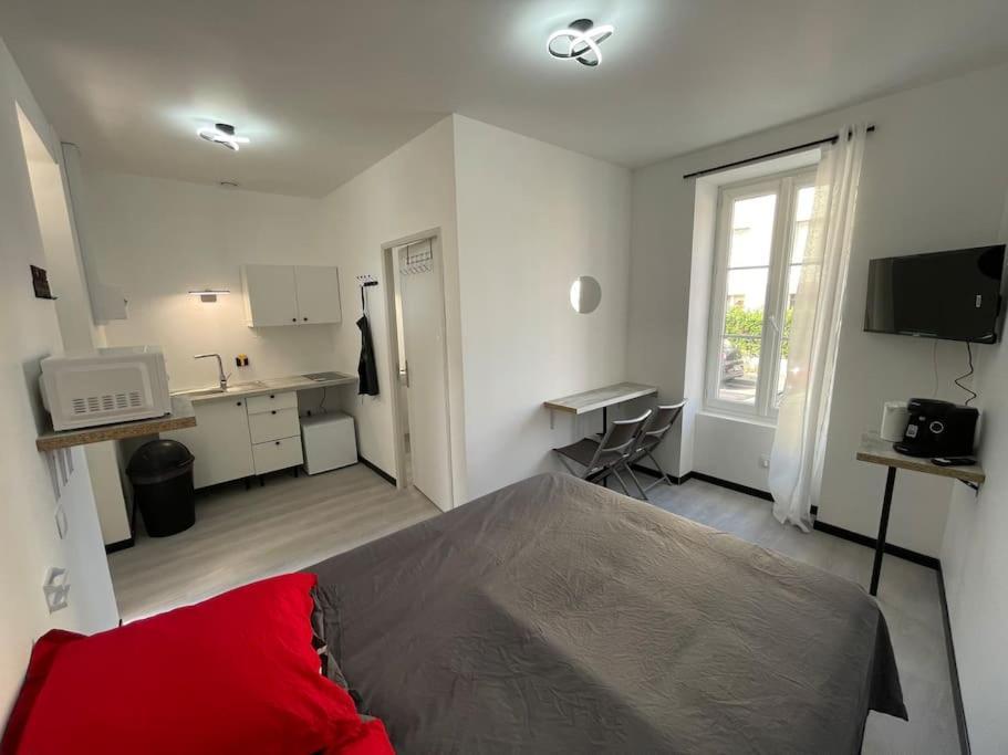 Studio A2 18M2 Cosy 5Minutes Gare Parking Gratuit Rue De La Mure Roanne Bagian luar foto